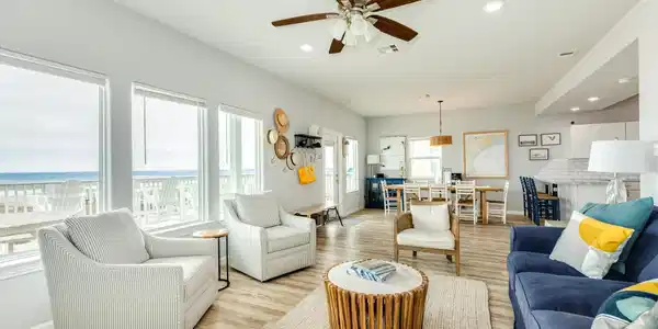 Image 4: Open-Concept Living Area &ndash; Bright and airy living