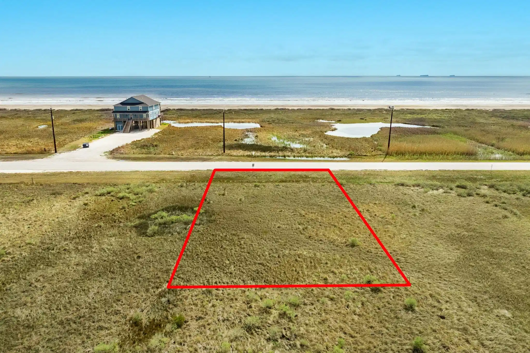 Image 1: Positioned just across from the beach, this proper