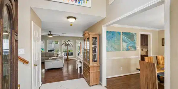 Image 3: Entryway to the home