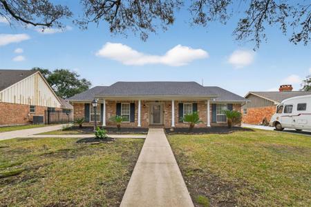 1319 Saxony Lane