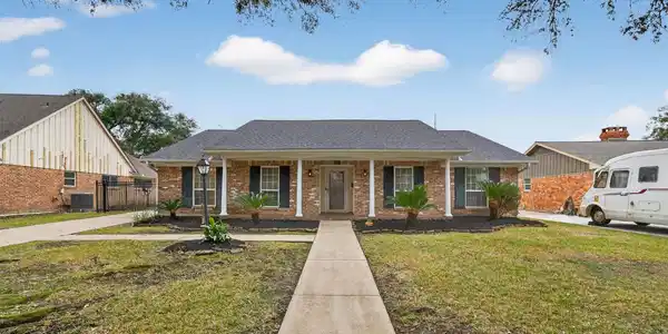 1319 Saxony Lane