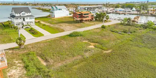 Image 2: Two lots replatted into one large piece of land fo