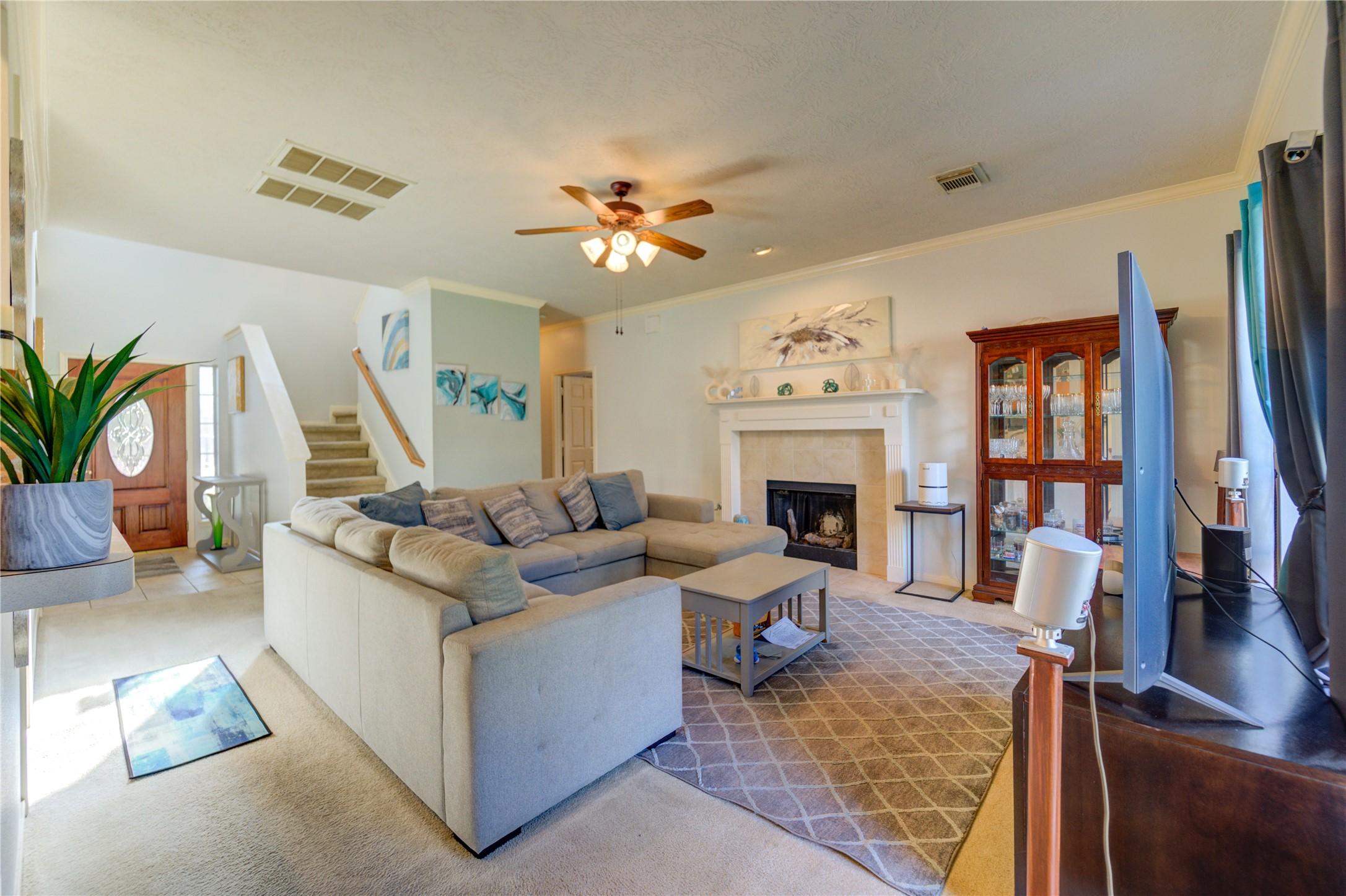 Image 4: Family Room