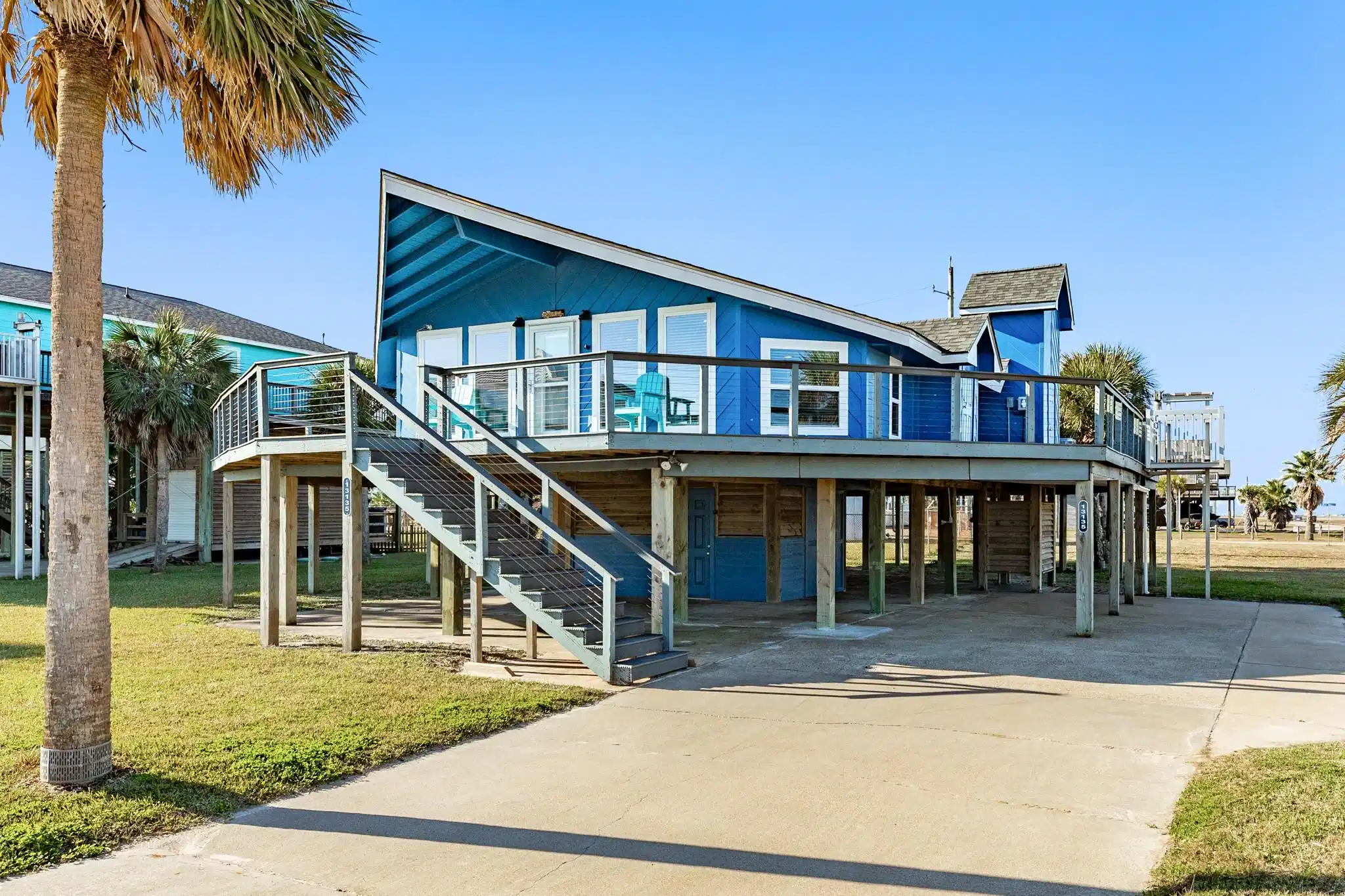 Image 1: Front Angle with Deck & Stairs &ndash; Additional exteri