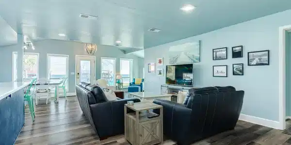 Image 3: Living Room &ndash; Spacious open-concept living area wi