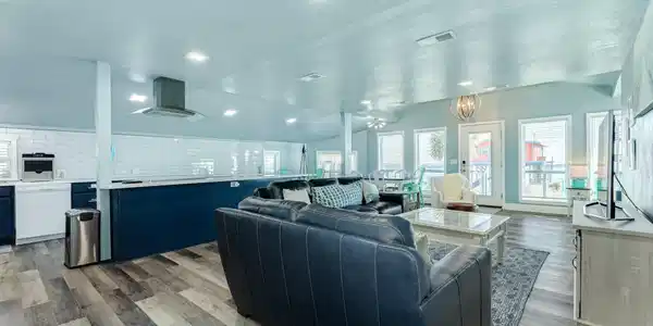 Image 4: Living Room &ndash; Alternate View &ndash; Additional angle hi