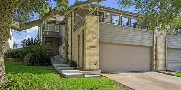 2811 Lighthouse Drive