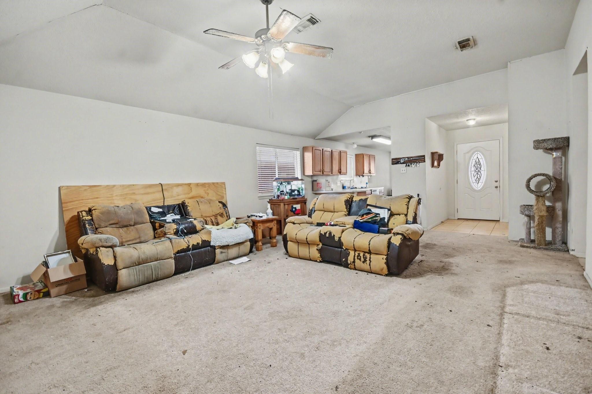 Image 4: Spacious living area with high ceilings and ceilin