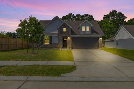 103 Lakeway Circle