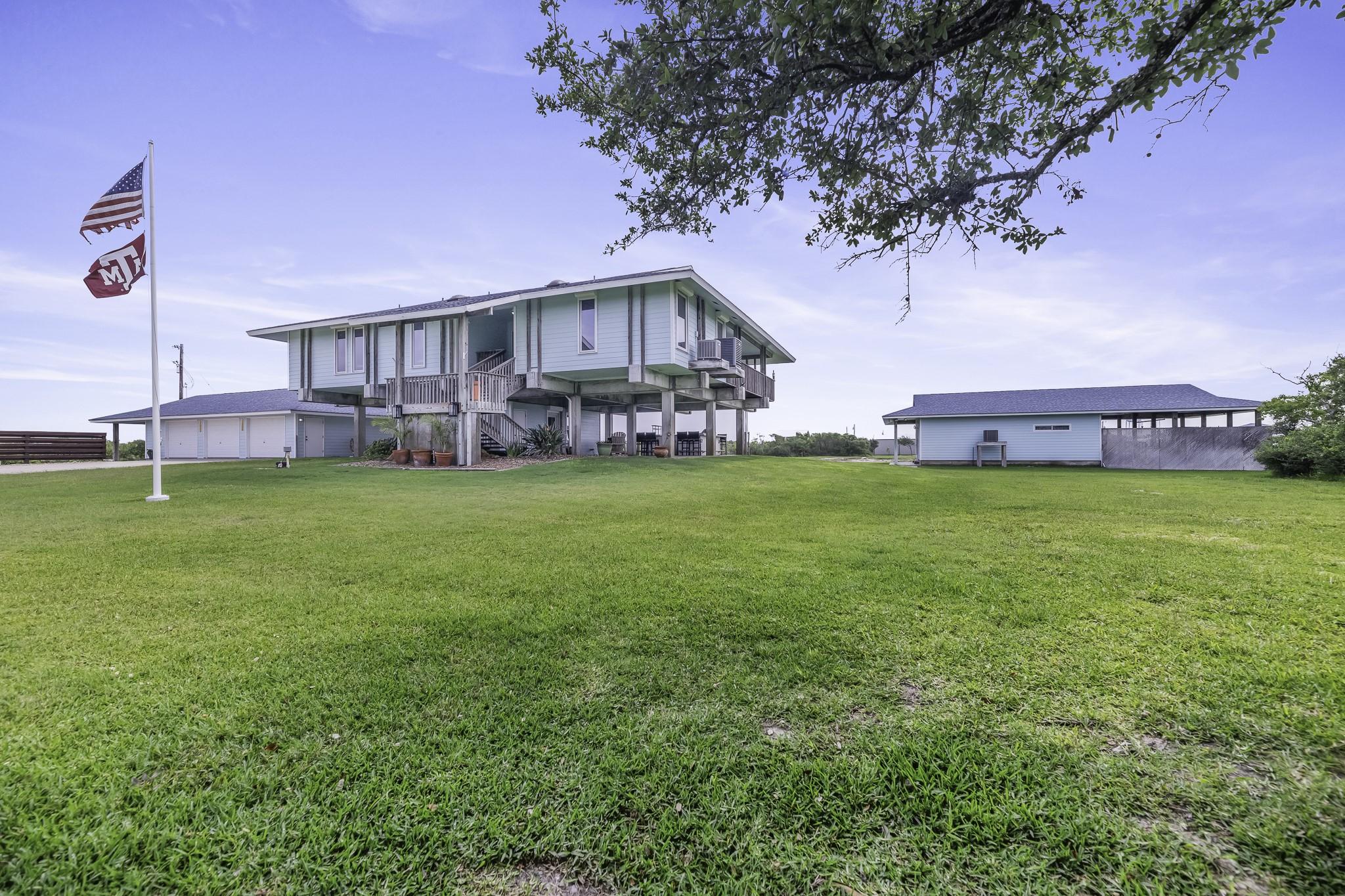 Image 1: Welcome to 178 Smyth, Port O'Connor!