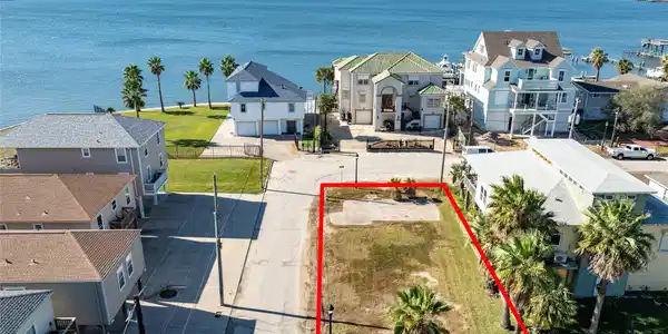 Image 2: Lot location on the corner of 64th and Avenue L.