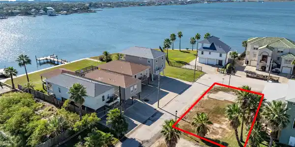 Image 3: Location of lot facing West.  With Moody Gardens P