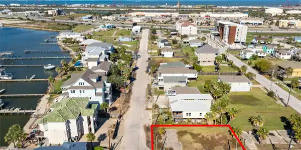 Image 4: Location of lot facing North with I-45 Access.
