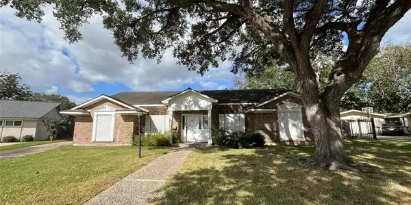 18203 Carriage Lane