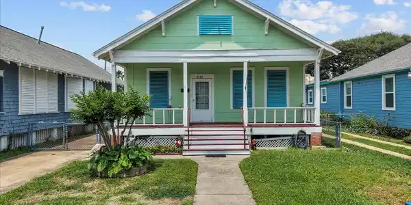3322 Avenue Q 1/2
