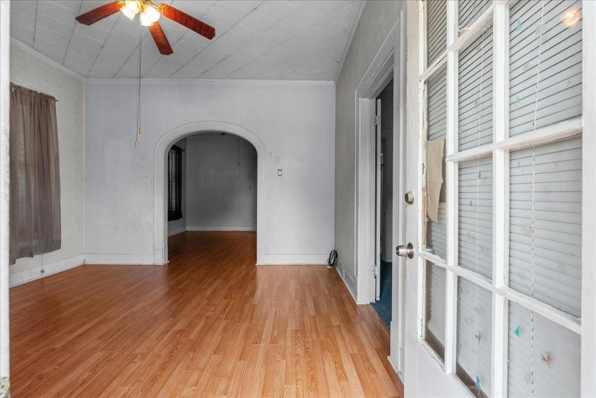 Image 3: Living area
