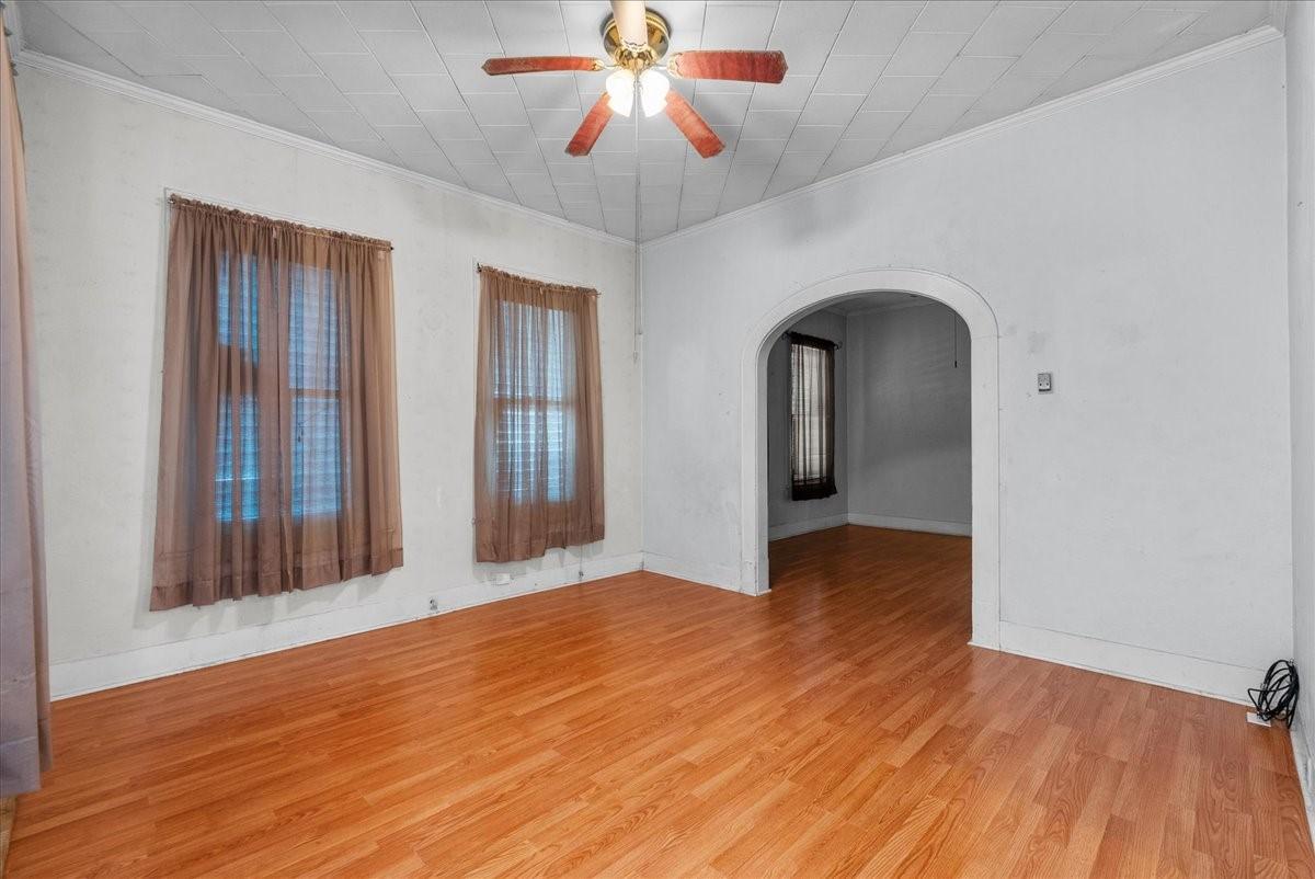 Image 4: Living area
