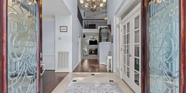 Image 3: Enter this luxury home near NASA, Kemah Boardwalk,