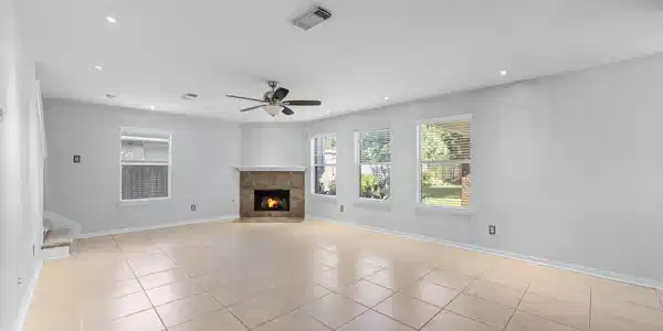 Image 3: Expansive living area with tile flooring, recessed
