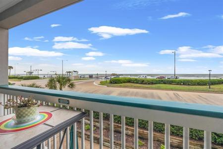 6102 Seawall Boulevard