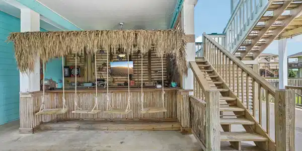 Image 3: Outdoor bar w/swings!