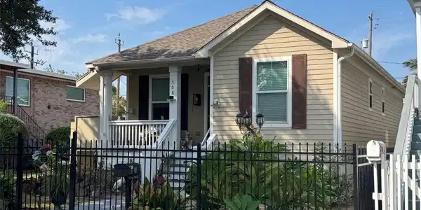 708 Sealy Street