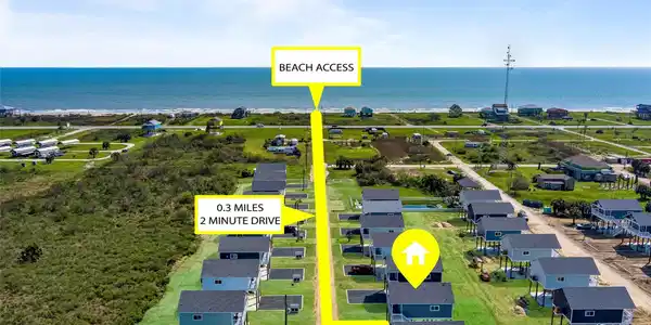 Image 3: Getting to the beach takes just minutes, with acce