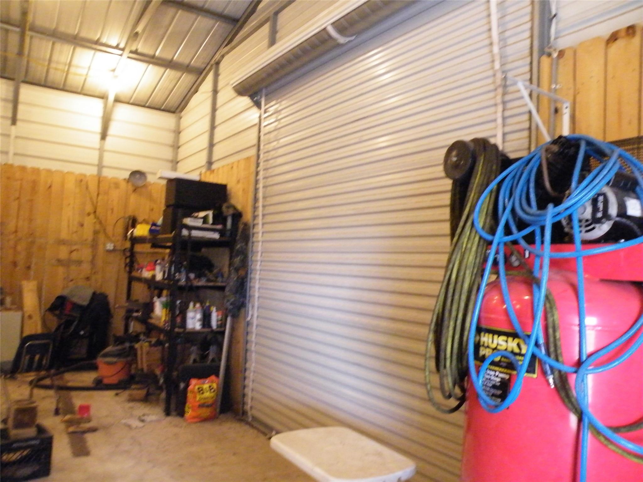 Image 4: Additional 12 ft bay door