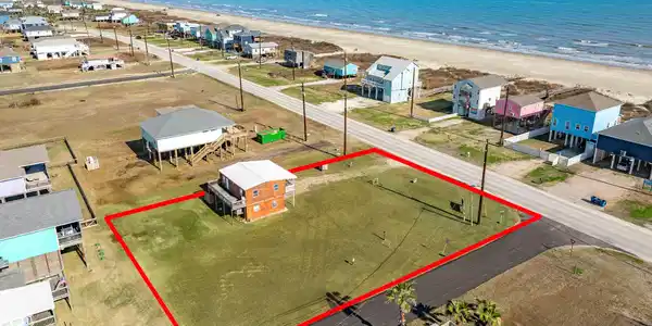 Image 3: Aerial &ndash; Combined Lot View &ndash; Overhead perspective