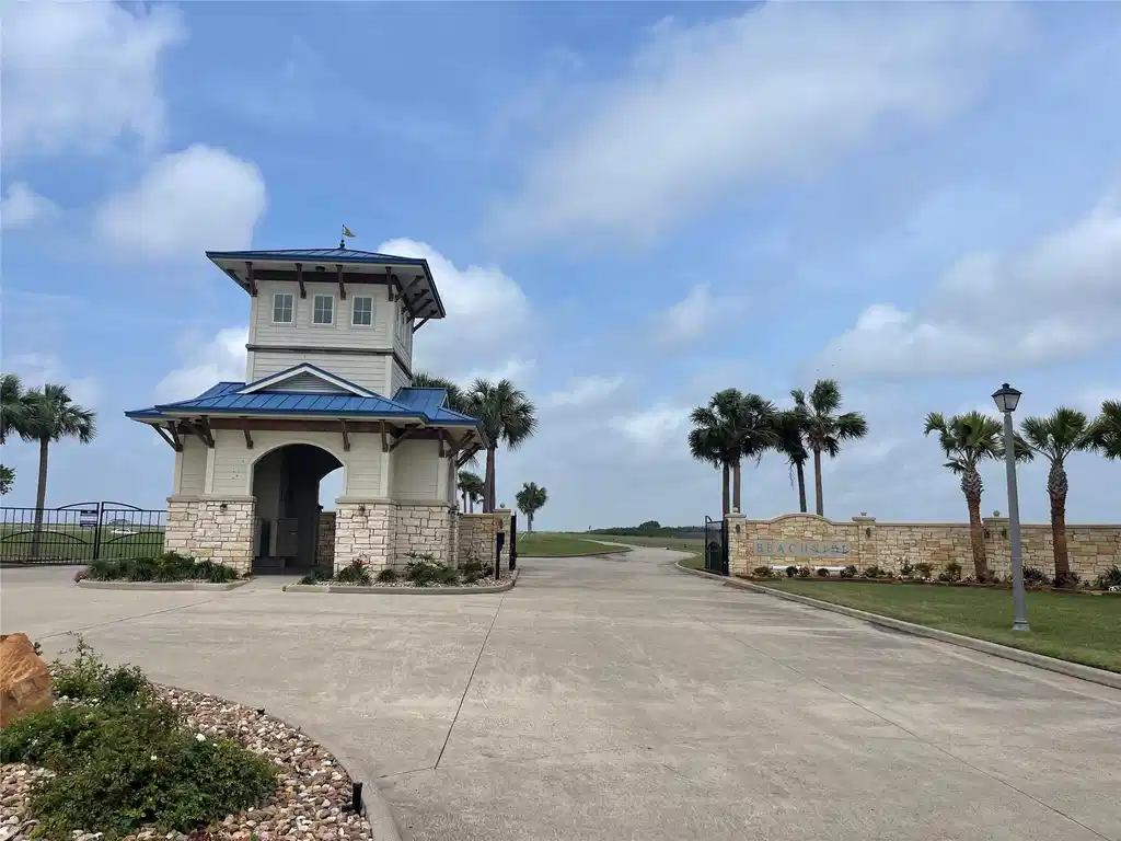 Image 1: Welcome to Beachside, where coastal charm meets el