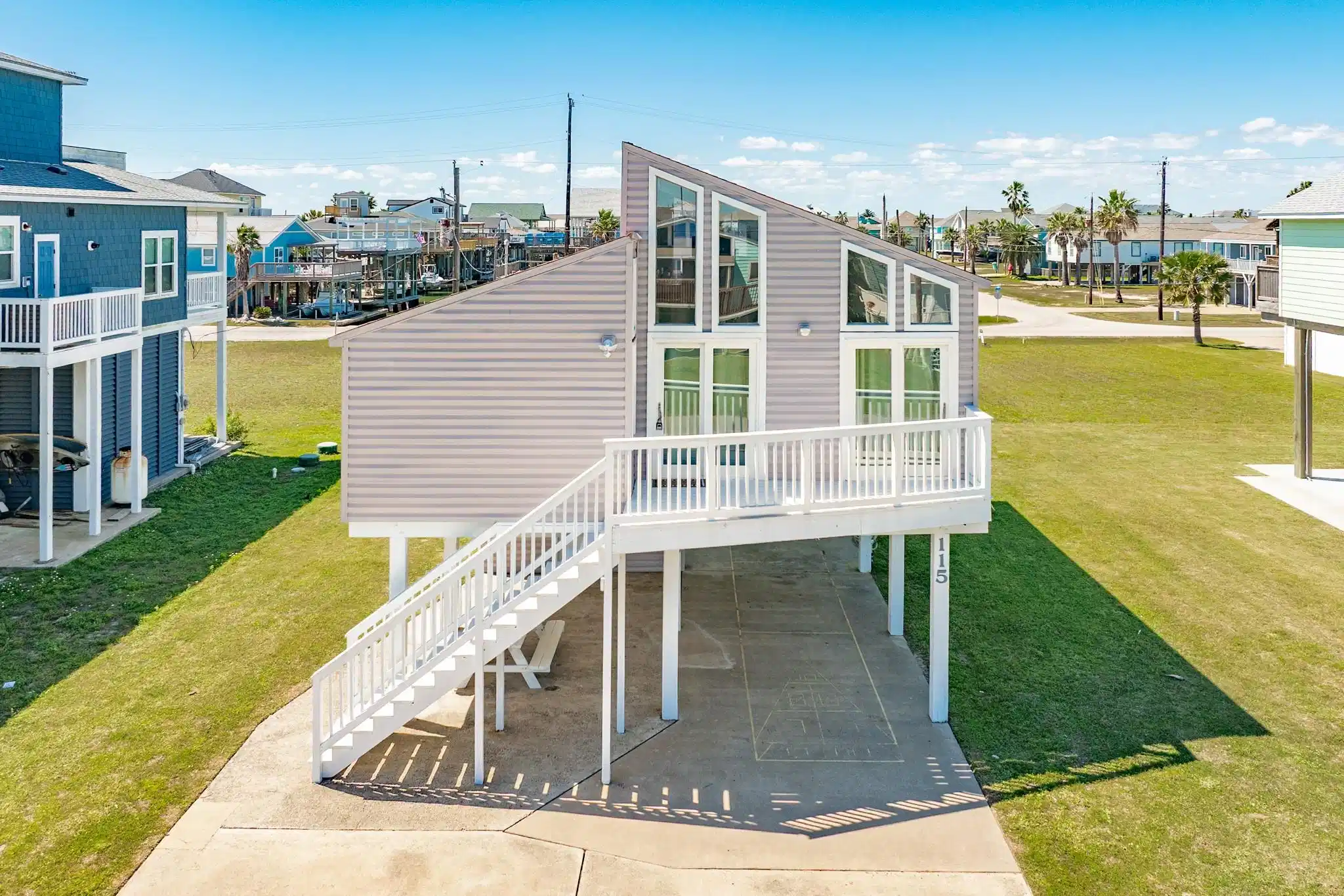 Image 1: Front Elevation &ndash; Raised construction with covered