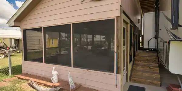 Image 4: Oversized Screen room