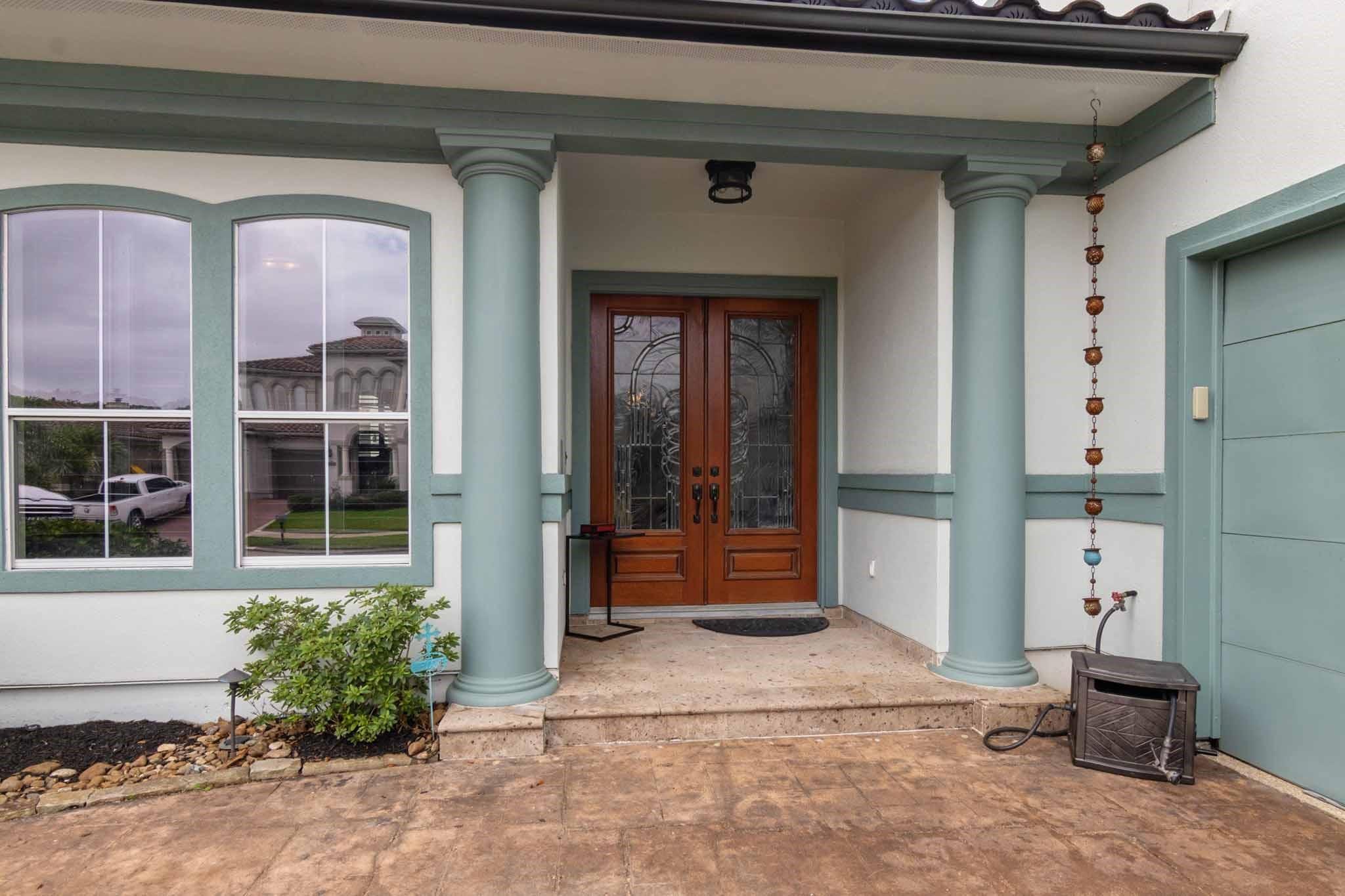Image 3: Front door