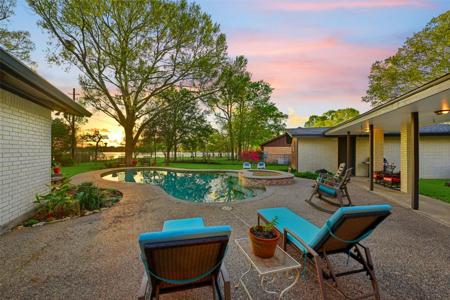 310 Whitecap Drive