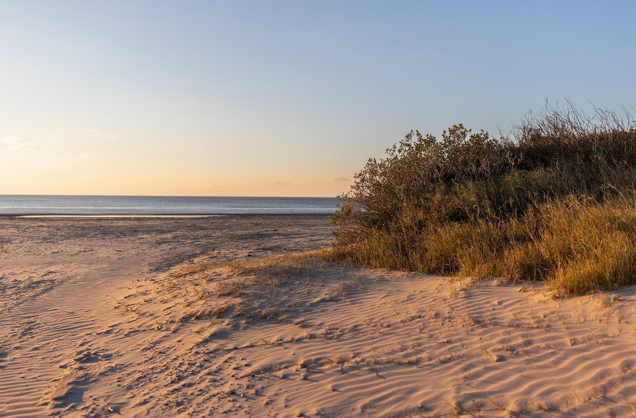 Image 4: Welcome to paradise. Beach access right next to yo
