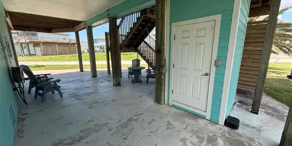 Image 4: Downstairs entrance to the elevator