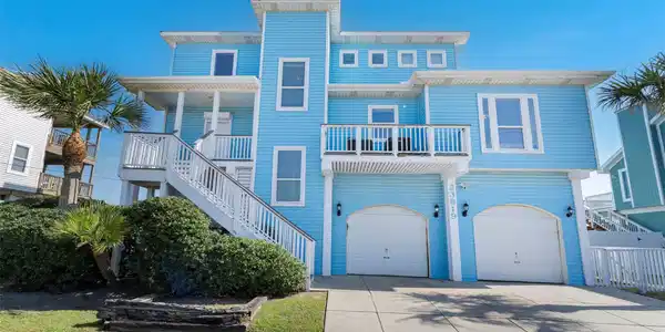 Image 3: Welcome to your Beach home!