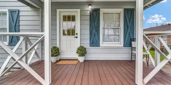 Image 3: Beautiful Porch