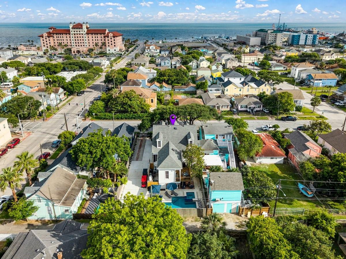 Image 4: 3 blocks from the beach, Hotel Galvez & Murdocks