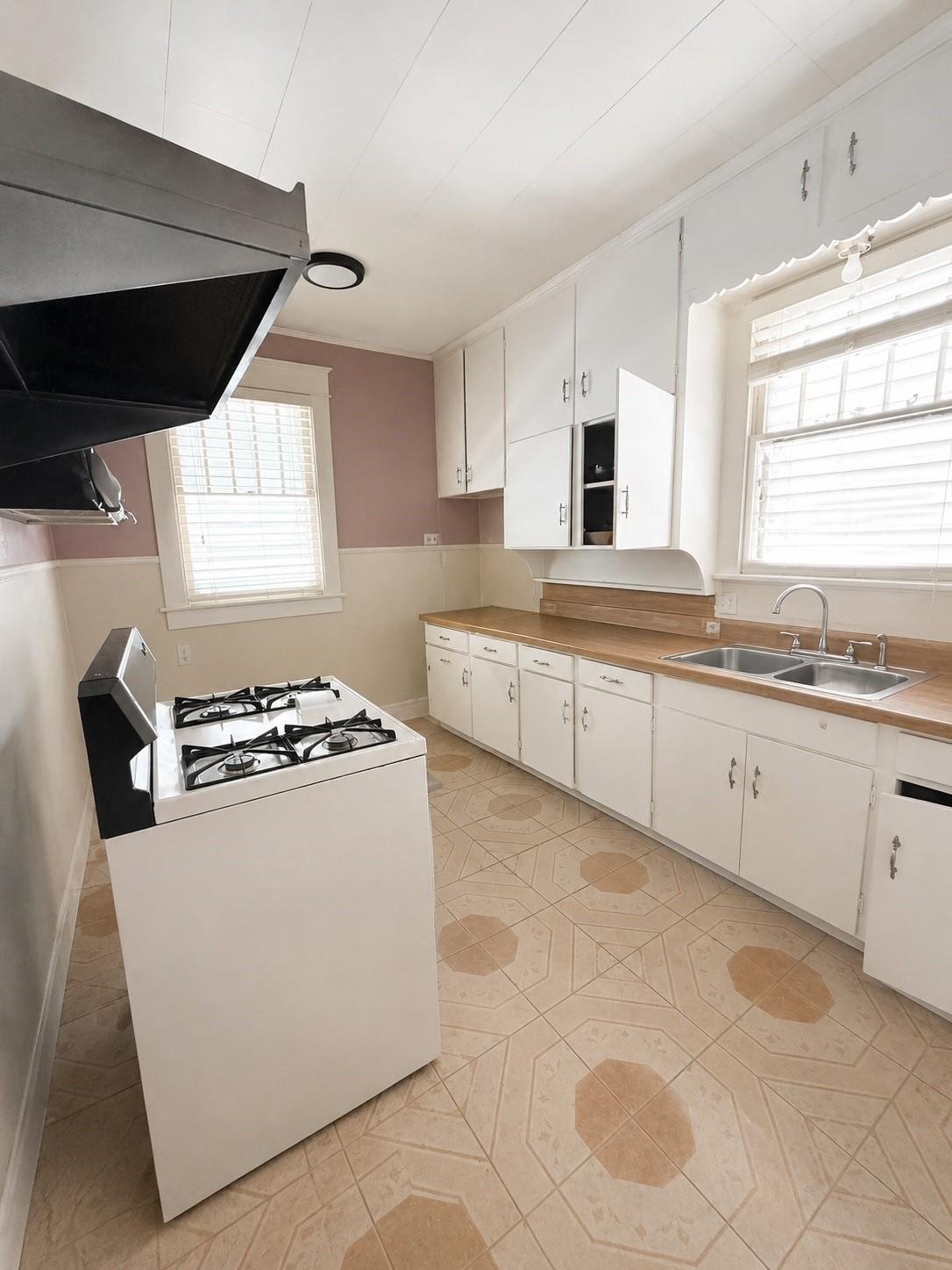 Image 3: Kitchen 1722 39th