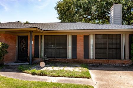 407 E Austin Avenue