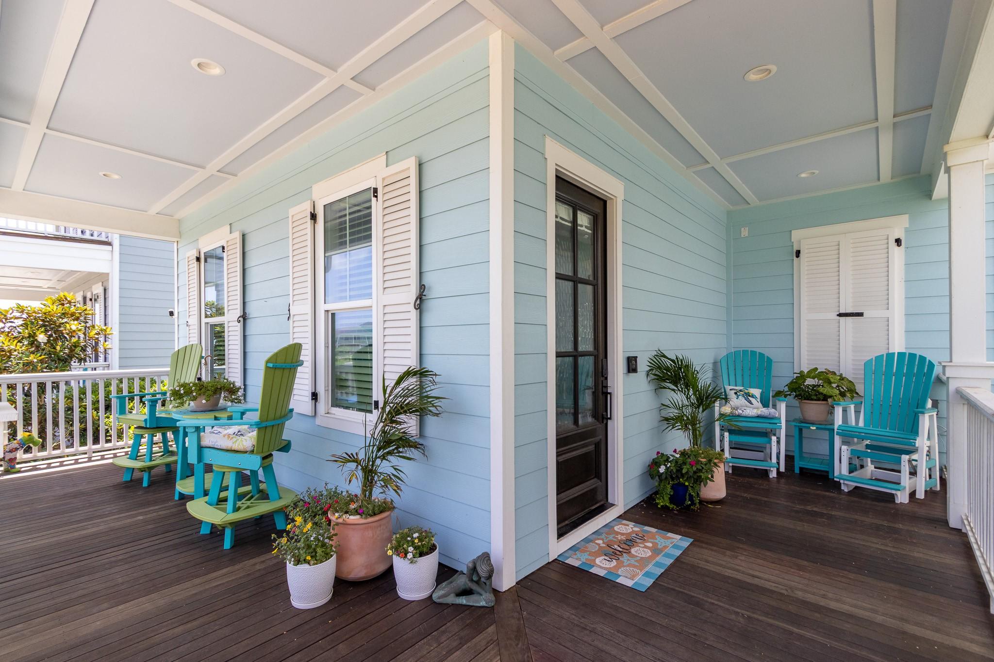 Image 2: Working wood shutters. Large porch for furniture a