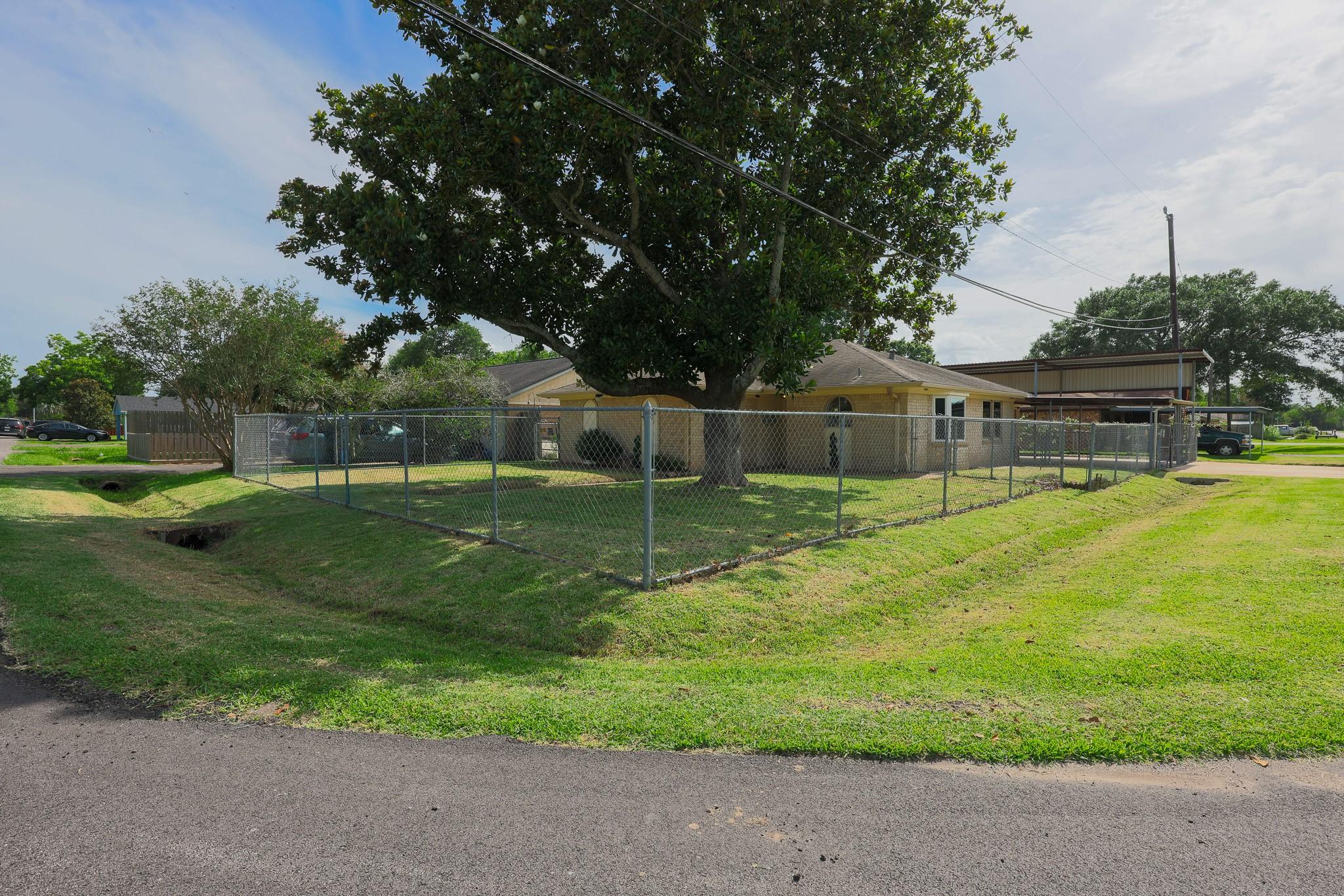 Image 2: Corner Lot, fully fenced