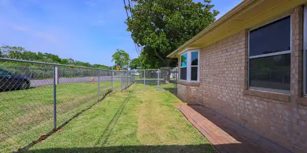 Image 3: Dog Run