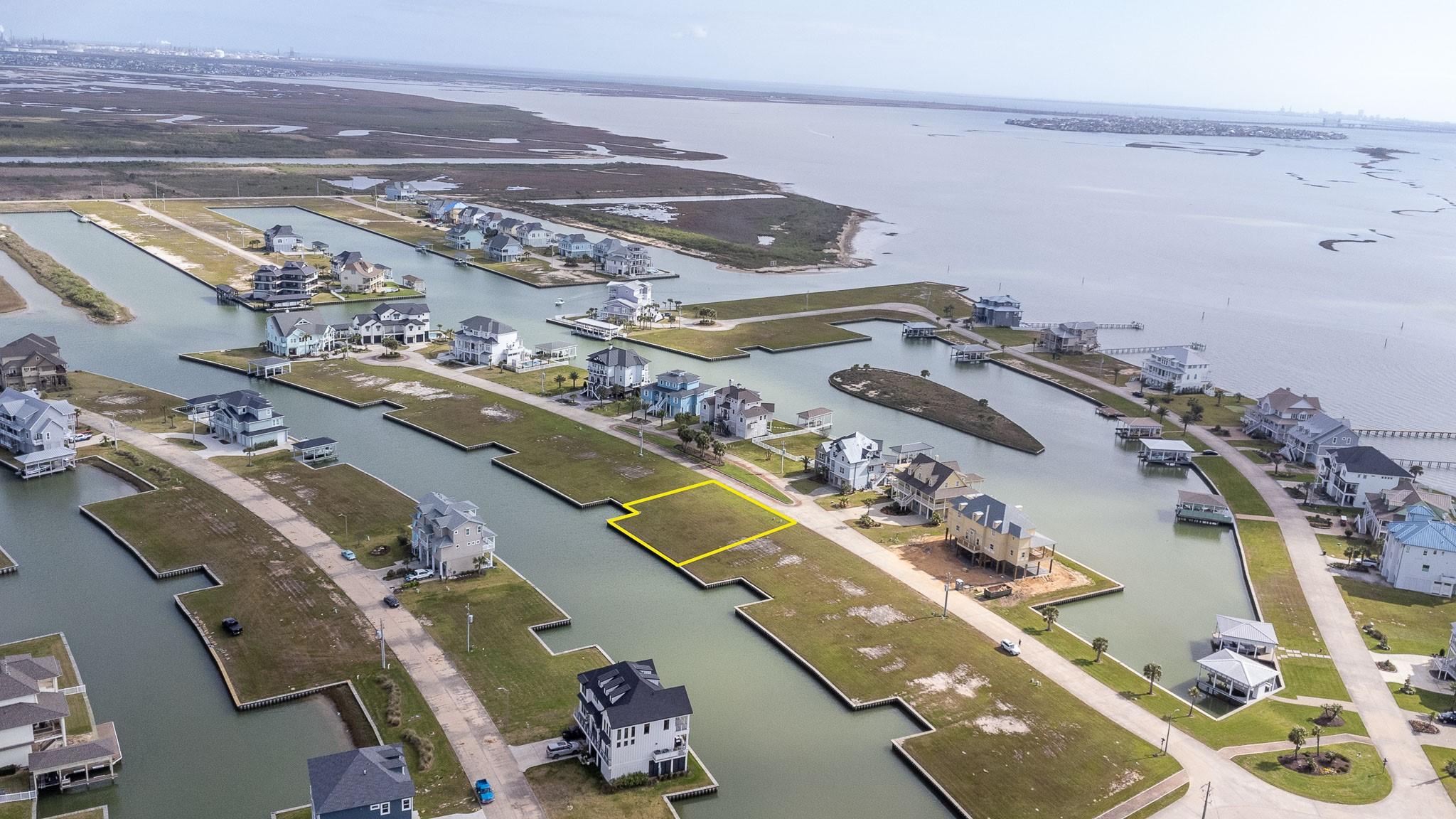 Image 3: Quick access to West Bay and ICW