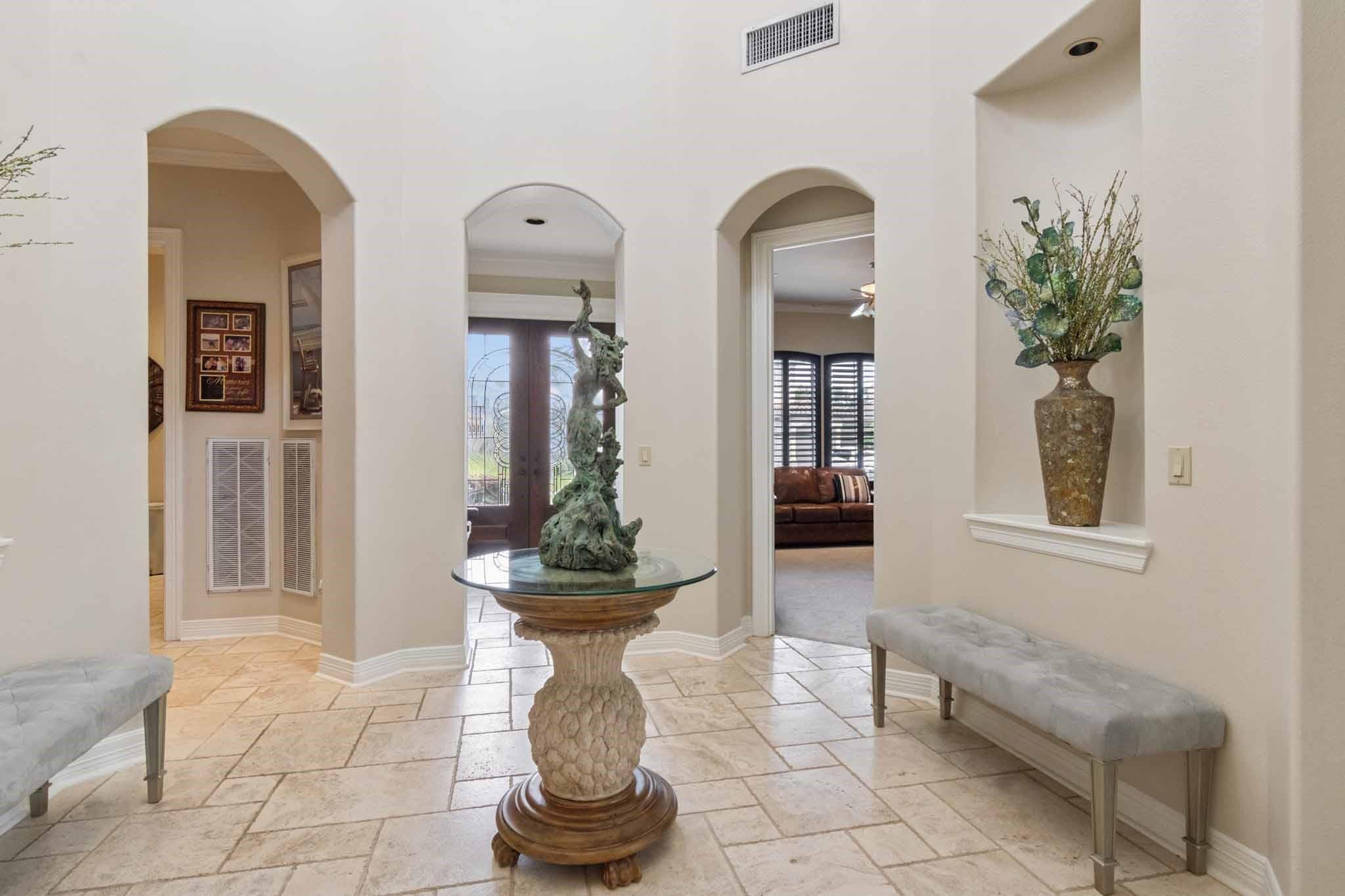 Image 4: Entry way