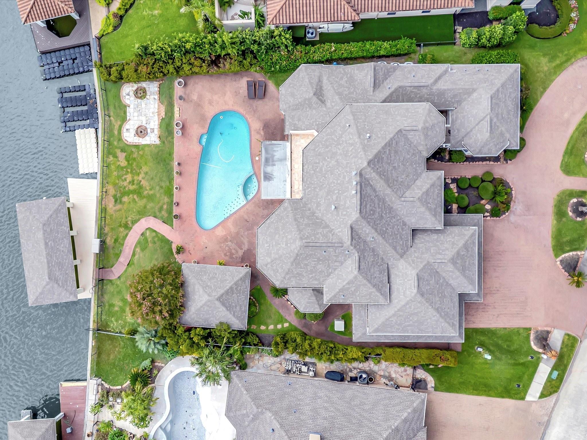 Image 4: Bird&rsquo;s-eye view of the property reveals the expans