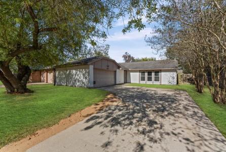 2808 Pinewood Dr Drive