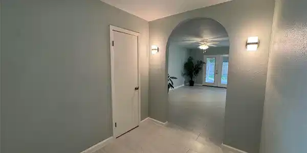 Image 4: Foyer facing living room