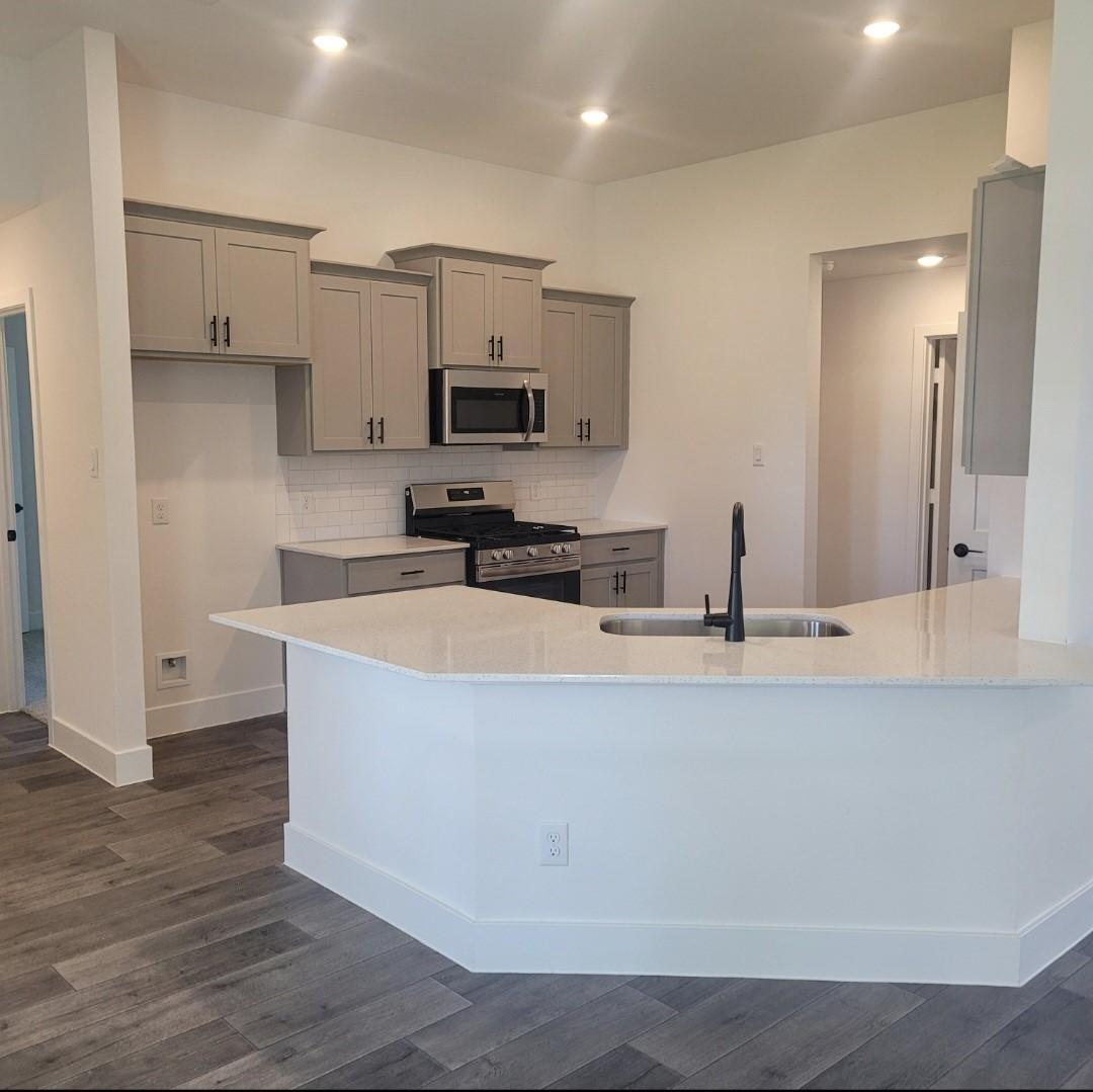 Image 2: Open Kitchen with lots of counter space